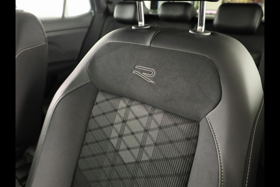 Volkswagen T-Cross 1.5 TSI R-Line 150pk DSG | Trekhaak | Navigatie | Parkeercamera | PDC