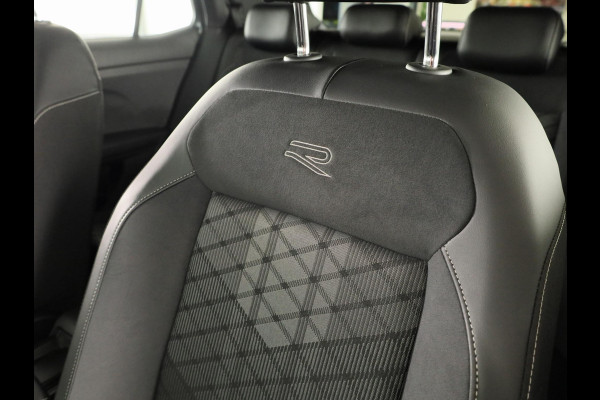 Volkswagen T-Cross 1.5 TSI R-Line 150pk DSG | Trekhaak | Navigatie | Parkeercamera | PDC