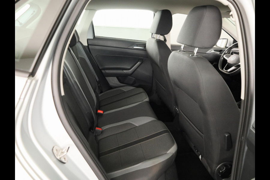 Volkswagen Polo 1.0 TSI Style 95 pk | Navigatie | Parkeersensoren | Autom. airco | Stoelverwarming | Apple Carplay/Android Auto |