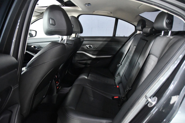 BMW 3-serie 330i M-Pakket, Pano, Bodykit, Applecarplay