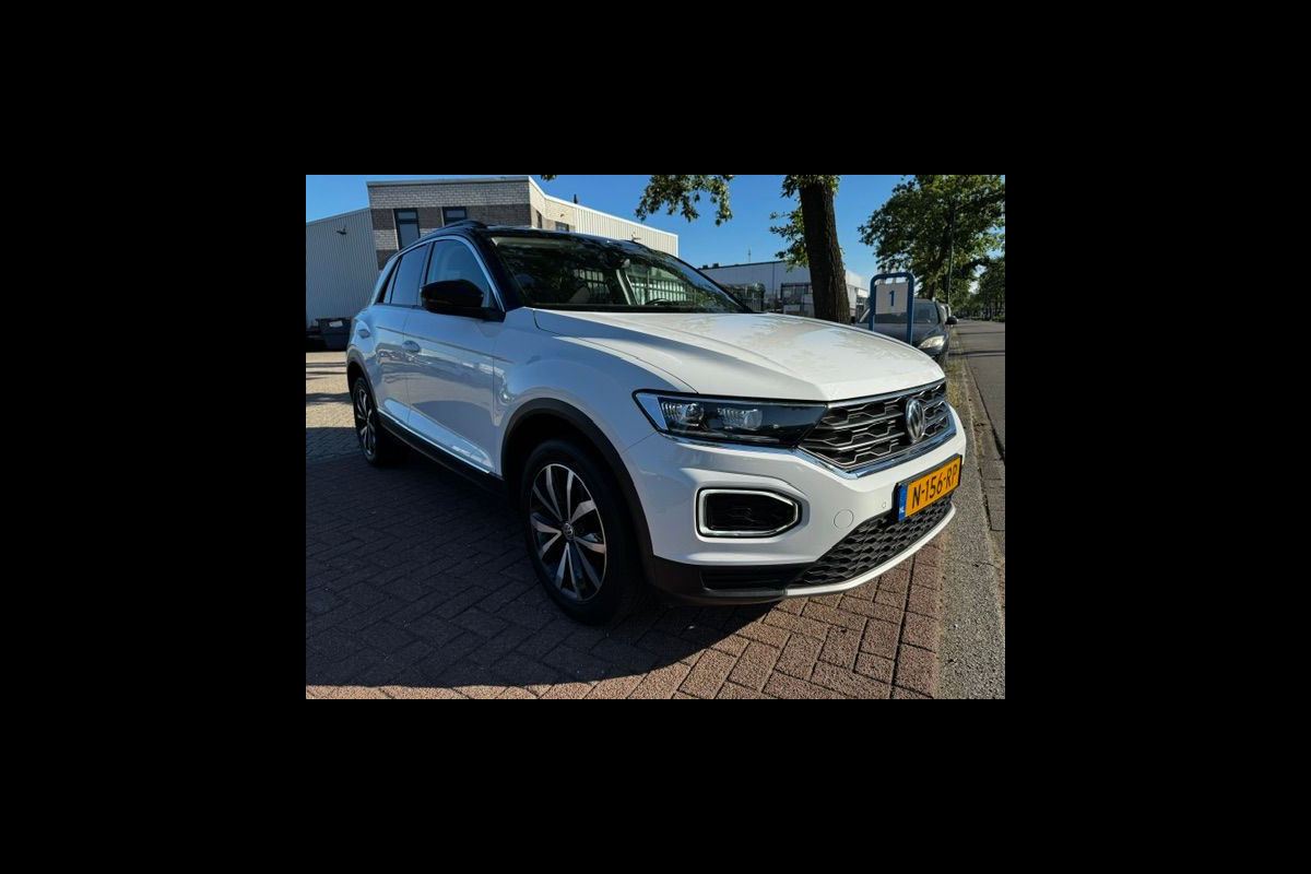 Volkswagen T-Roc 1.0 TSI Style Beats Airco,Navigatie,Camera,Panoramadak