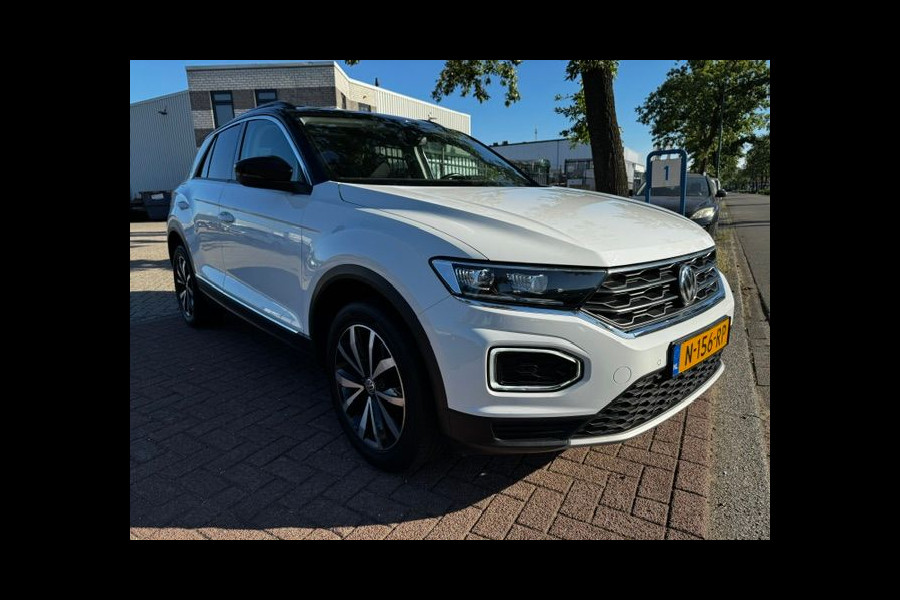 Volkswagen T-Roc 1.0 TSI Style Beats Airco,Navigatie,Camera,Panoramadak
