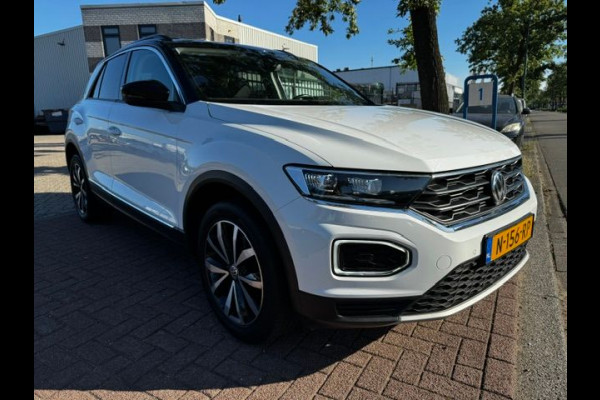 Volkswagen T-Roc 1.0 TSI Style Beats Airco,Navigatie,Camera,Panoramadak
