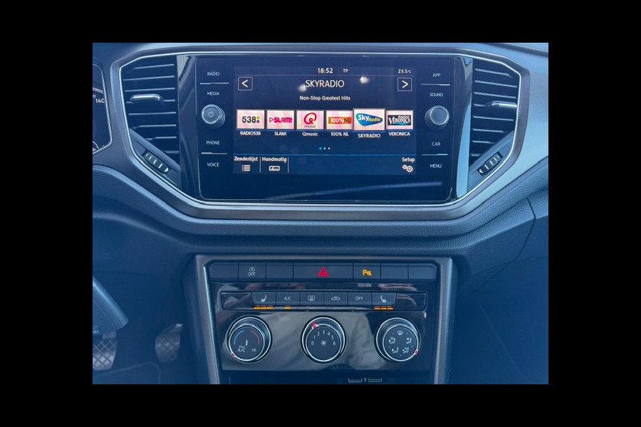 Volkswagen T-Roc 1.0 TSI Style Beats Airco,Navigatie,Camera,Panoramadak