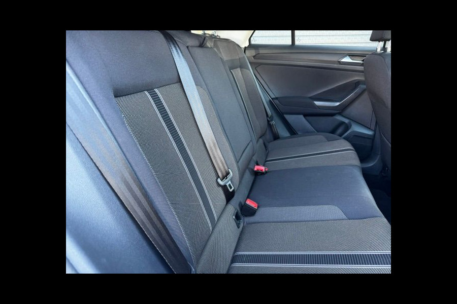Volkswagen T-Roc 1.0 TSI Style Beats Airco,Navigatie,Camera,Panoramadak