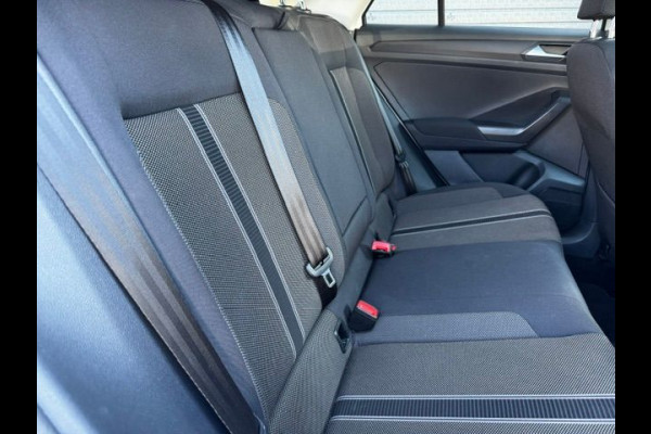 Volkswagen T-Roc 1.0 TSI Style Beats Airco,Navigatie,Camera,Panoramadak