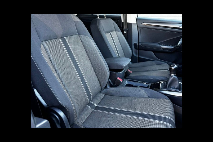 Volkswagen T-Roc 1.0 TSI Style Beats Airco,Navigatie,Camera,Panoramadak