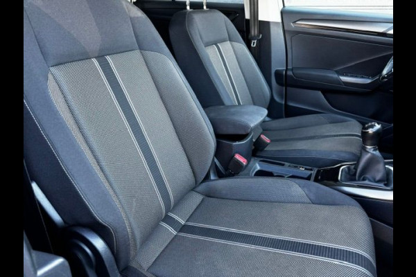 Volkswagen T-Roc 1.0 TSI Style Beats Airco,Navigatie,Camera,Panoramadak