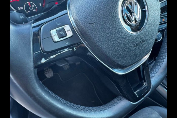 Volkswagen T-Roc 1.0 TSI Style Beats Airco,Navigatie,Camera,Panoramadak