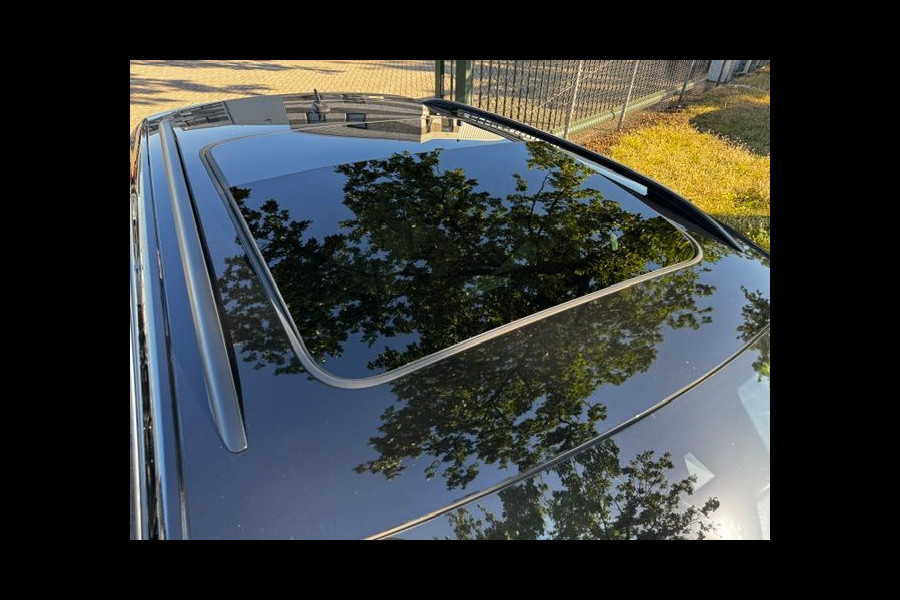 Volkswagen T-Roc 1.0 TSI Style Beats Airco,Navigatie,Camera,Panoramadak