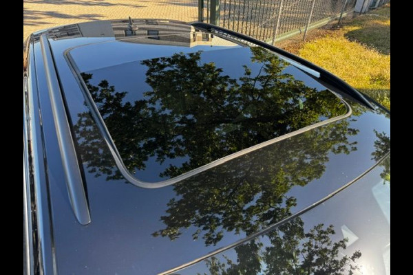 Volkswagen T-Roc 1.0 TSI Style Beats Airco,Navigatie,Camera,Panoramadak