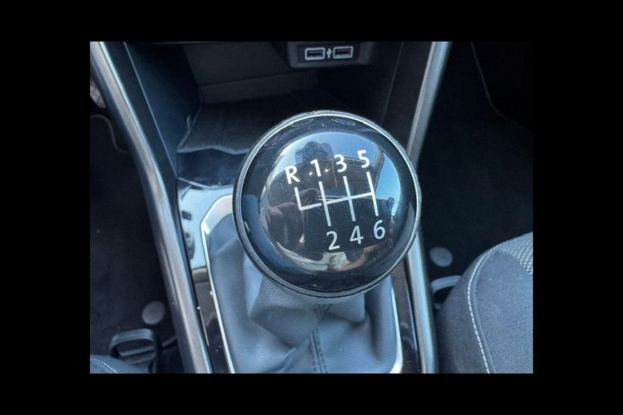 Volkswagen T-Roc 1.0 TSI Style Beats Airco,Navigatie,Camera,Panoramadak