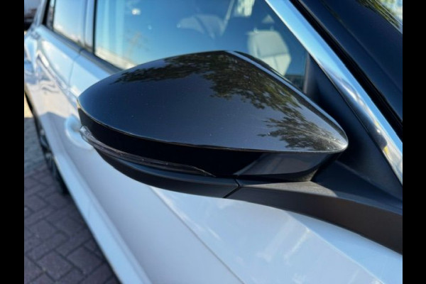 Volkswagen T-Roc 1.0 TSI Style Beats Airco,Navigatie,Camera,Panoramadak