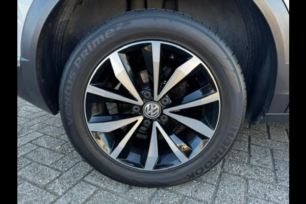 Volkswagen T-Roc 1.0 TSI Style Beats Airco,Navigatie,Camera,Panoramadak