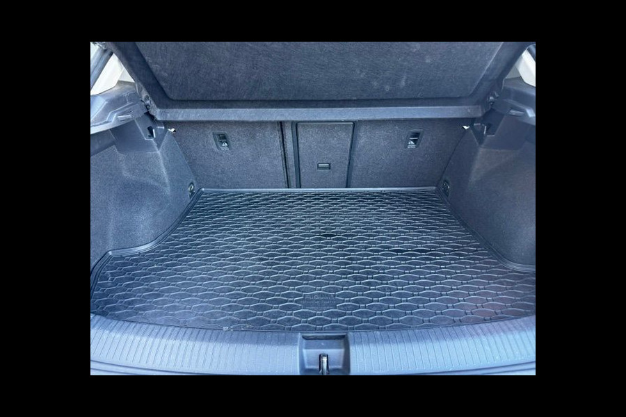 Volkswagen T-Roc 1.0 TSI Style Beats Airco,Navigatie,Camera,Panoramadak