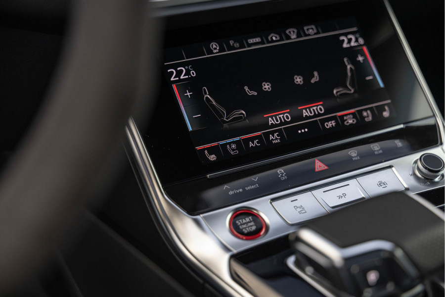 Audi RS6 Avant 4.0 TFSI 600pk Quattro Pano Keramisch Urban B&O Carbon Standkachel 4-wielsturing