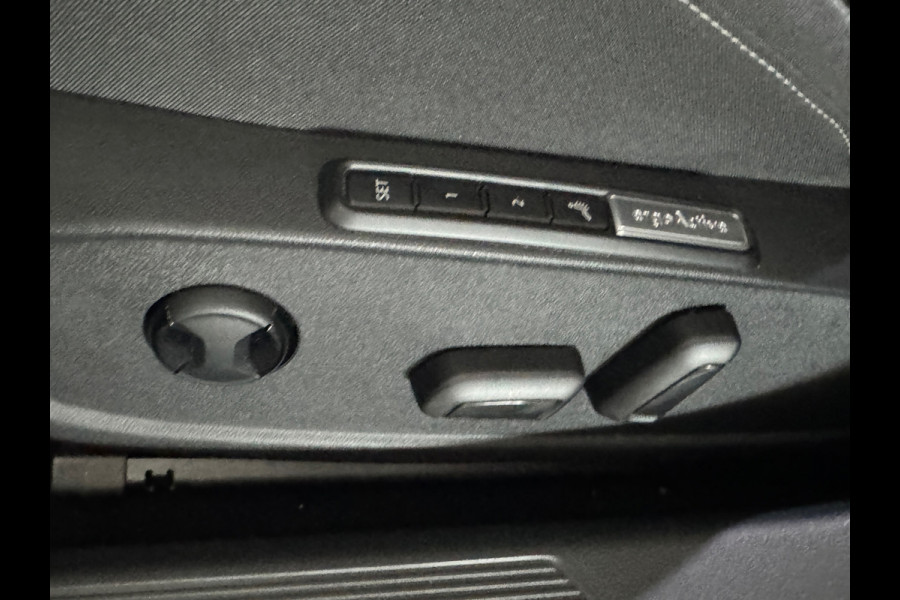 Volkswagen Golf 1.5 TSI Highline Keyless|IQ|Camera|Massage