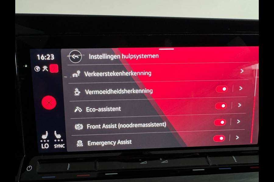 Volkswagen Golf 1.5 TSI Highline Keyless|IQ|Camera|Massage