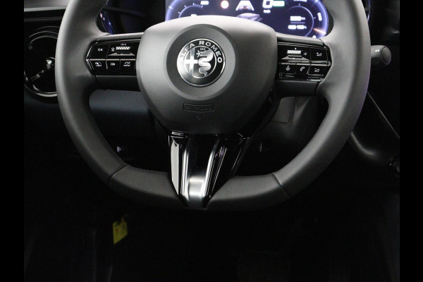 Alfa Romeo junior Elettrica 54 kWh | SOH 97,3% | Adaptive cruise | Carplay | Full LED | Parkeerhulp | Climate control | Digital Cockpit | 18'' velgen | Keyless start