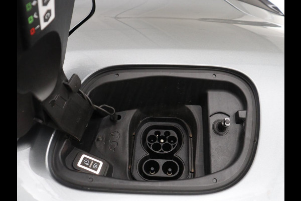 Alfa Romeo junior Elettrica 54 kWh | SOH 97,3% | Adaptive cruise | Carplay | Full LED | Parkeerhulp | Climate control | Digital Cockpit | 18'' velgen | Keyless start