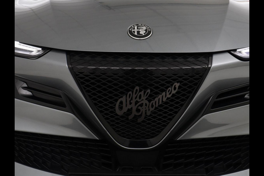 Alfa Romeo junior Elettrica 54 kWh | SOH 97,3% | Adaptive cruise | Carplay | Full LED | Parkeerhulp | Climate control | Digital Cockpit | 18'' velgen | Keyless start