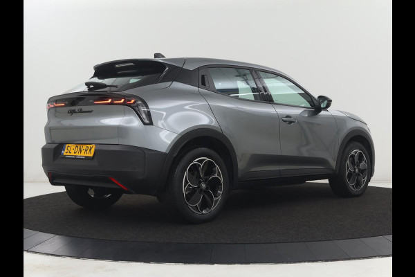Alfa Romeo junior Elettrica 54 kWh | SOH 97,3% | Adaptive cruise | Carplay | Full LED | Parkeerhulp | Climate control | Digital Cockpit | 18'' velgen | Keyless start