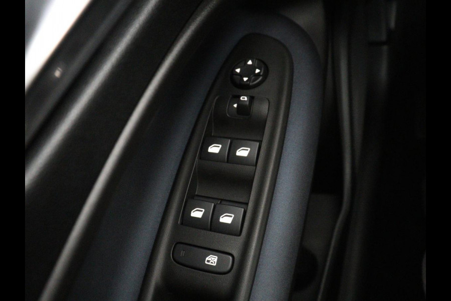Alfa Romeo junior Elettrica 54 kWh | SOH 97,3% | Adaptive cruise | Carplay | Full LED | Parkeerhulp | Climate control | Digital Cockpit | 18'' velgen | Keyless start