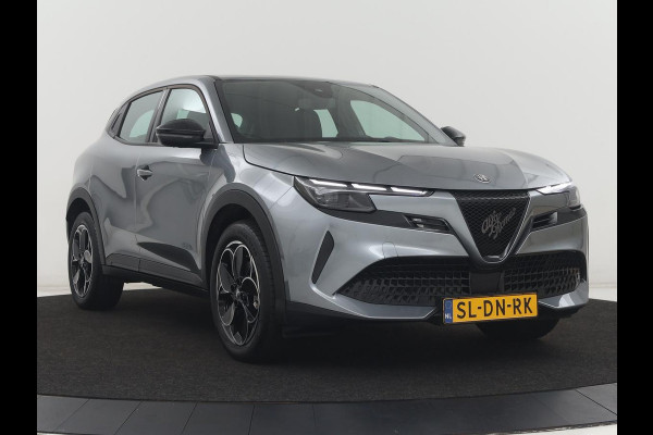 Alfa Romeo junior Elettrica 54 kWh | SOH 97,3% | Adaptive cruise | Carplay | Full LED | Parkeerhulp | Climate control | Digital Cockpit | 18'' velgen | Keyless start