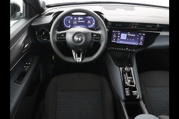 Alfa Romeo junior Elettrica 54 kWh | SOH 97,3% | Adaptive cruise | Carplay | Full LED | Parkeerhulp | Climate control | Digital Cockpit | 18'' velgen | Keyless start