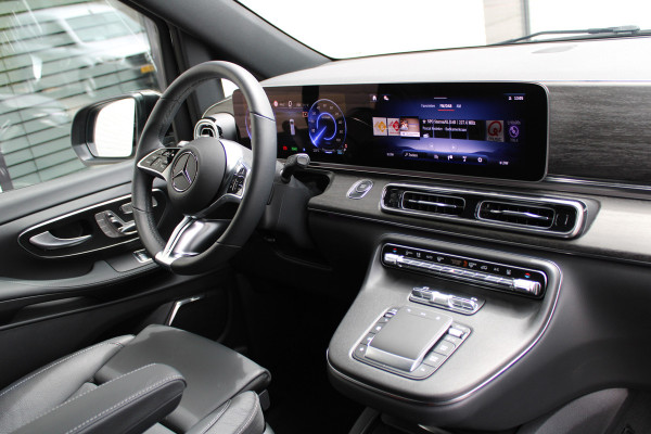 Mercedes-Benz Eqv 300 L2 / AMG / Luchtvering / 7-Persoons / Burmester / Electr Stoelen / Vol Opties / NIEUW!!
