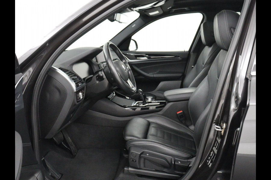 BMW X3 xDrive20i High Executive Edition Panorama dak | Carplay | Climate control | Stoelverwarming | Cruise control | Sfeerverlichting | Navigatie | Bluetooth | Leder bekleding | Achteruitrij camera | DAB Radio
