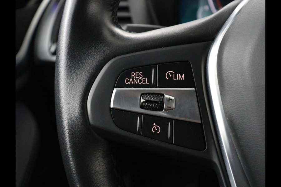 BMW X3 xDrive20i High Executive Edition Panorama dak | Carplay | Climate control | Stoelverwarming | Cruise control | Sfeerverlichting | Navigatie | Bluetooth | Leder bekleding | Achteruitrij camera | DAB Radio
