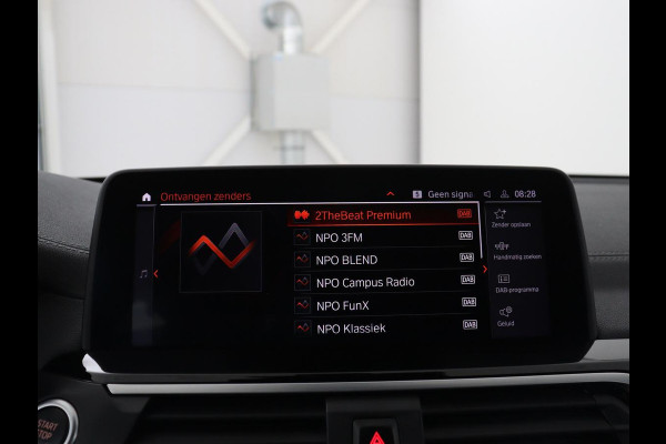 BMW X3 xDrive20i High Executive Edition Panorama dak | Carplay | Climate control | Stoelverwarming | Cruise control | Sfeerverlichting | Navigatie | Bluetooth | Leder bekleding | Achteruitrij camera | DAB Radio
