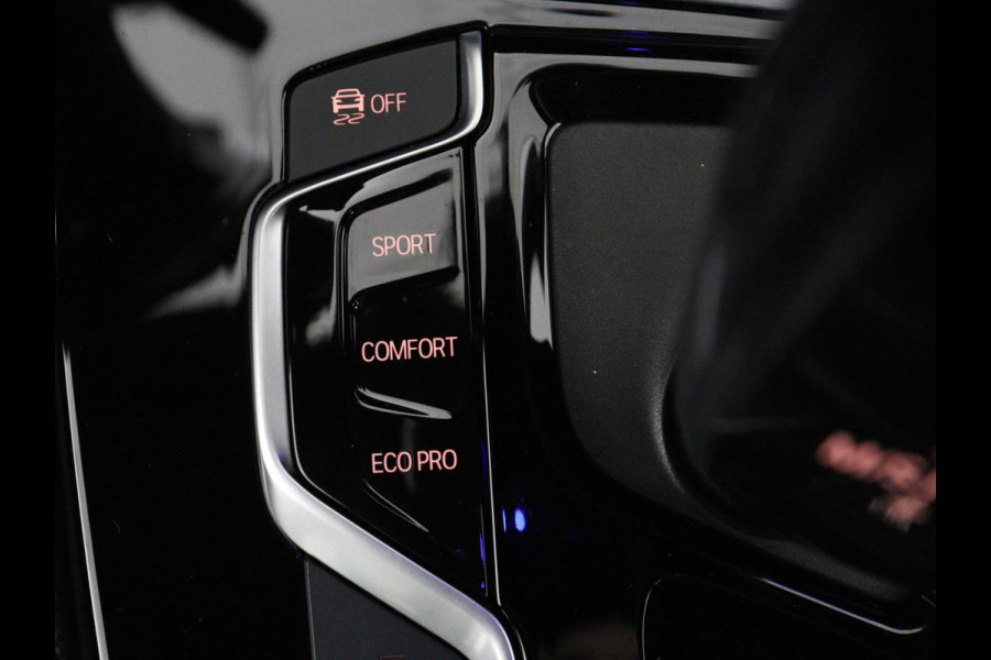 BMW X3 xDrive20i High Executive Edition Panorama dak | Carplay | Climate control | Stoelverwarming | Cruise control | Sfeerverlichting | Navigatie | Bluetooth | Leder bekleding | Achteruitrij camera | DAB Radio