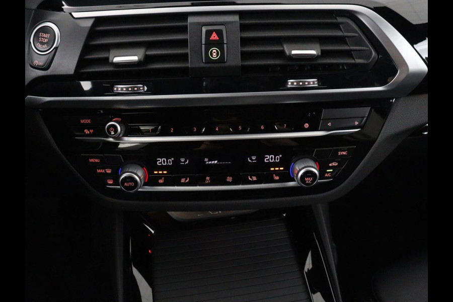 BMW X3 xDrive20i High Executive Edition Panorama dak | Carplay | Climate control | Stoelverwarming | Cruise control | Sfeerverlichting | Navigatie | Bluetooth | Leder bekleding | Achteruitrij camera | DAB Radio