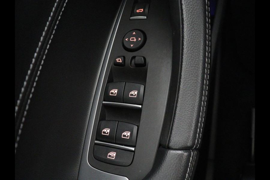 BMW X3 xDrive20i High Executive Edition Panorama dak | Carplay | Climate control | Stoelverwarming | Cruise control | Sfeerverlichting | Navigatie | Bluetooth | Leder bekleding | Achteruitrij camera | DAB Radio