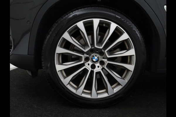 BMW X3 xDrive20i High Executive Edition Panorama dak | Carplay | Climate control | Stoelverwarming | Cruise control | Sfeerverlichting | Navigatie | Bluetooth | Leder bekleding | Achteruitrij camera | DAB Radio