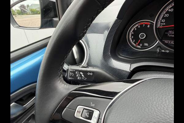 Volkswagen up! 1.0 65pk 5drs. Black Style | Camera | Cruise