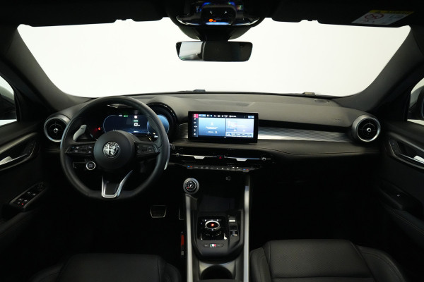 Alfa Romeo Tonale 1.5T Hybrid Veloce Schakelpaddles Draadloze Lader Stoelventilatie 24 Maanden garantie* (Vraag naar de voorwaarden)