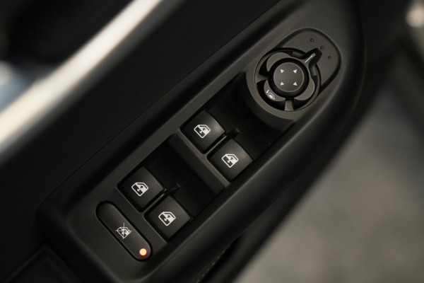 Alfa Romeo Tonale 1.5T Hybrid Veloce Schakelpaddles Draadloze Lader Stoelventilatie 24 Maanden garantie* (Vraag naar de voorwaarden)