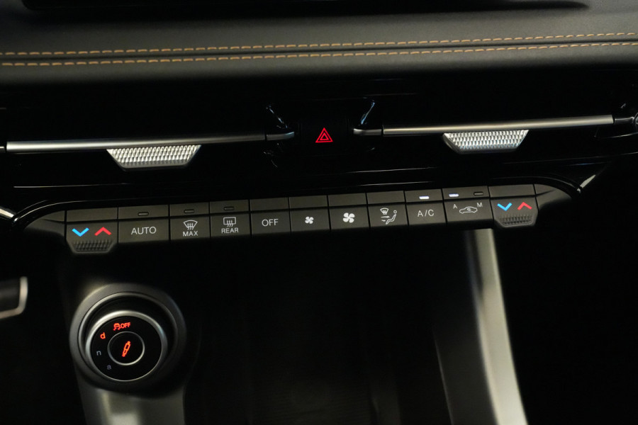 Alfa Romeo Tonale 1.5T Hybrid Veloce Schakelpaddles Draadloze Lader Stoelventilatie 24 Maanden garantie* (Vraag naar de voorwaarden)