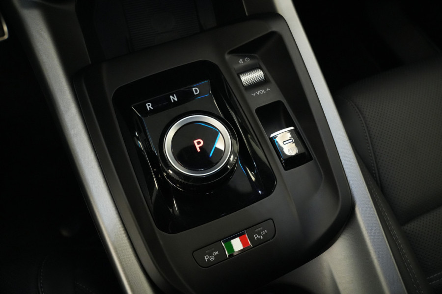 Alfa Romeo Tonale 1.5T Hybrid Veloce Schakelpaddles Draadloze Lader Stoelventilatie 24 Maanden garantie* (Vraag naar de voorwaarden)