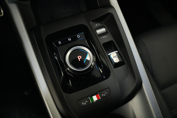Alfa Romeo Tonale 1.5T Hybrid Veloce Schakelpaddles Draadloze Lader Stoelventilatie 24 Maanden garantie* (Vraag naar de voorwaarden)