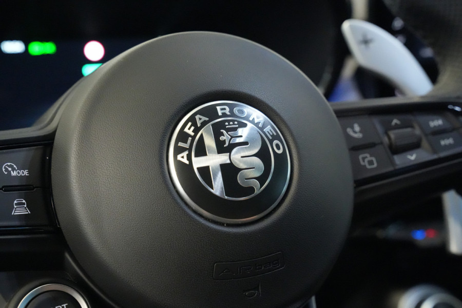 Alfa Romeo Tonale 1.5T Hybrid Veloce Schakelpaddles Draadloze Lader Stoelventilatie 24 Maanden garantie* (Vraag naar de voorwaarden)
