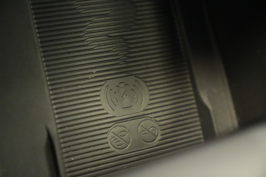 Alfa Romeo Tonale 1.5T Hybrid Veloce Schakelpaddles Draadloze Lader Stoelventilatie 24 Maanden garantie* (Vraag naar de voorwaarden)