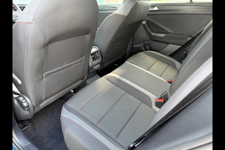 Volkswagen T-Roc 1.5 TSI Sport Business R - Automaat - Pano/schuifdak - Beats - Navi - Afn.Trekhaak