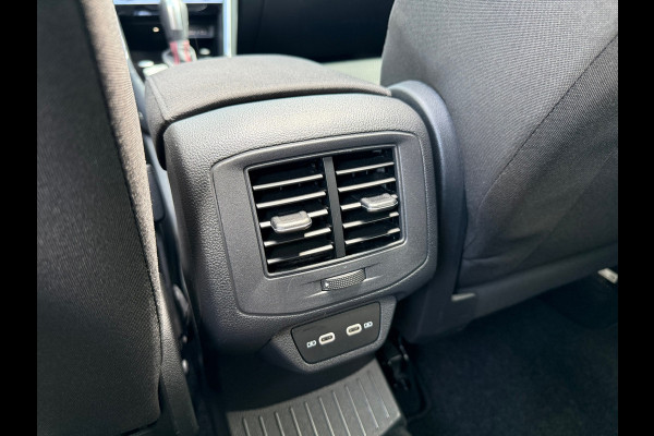Volkswagen T-Roc 1.5 TSI Sport Business R - Automaat - Pano/schuifdak - Beats - Navi - Afn.Trekhaak