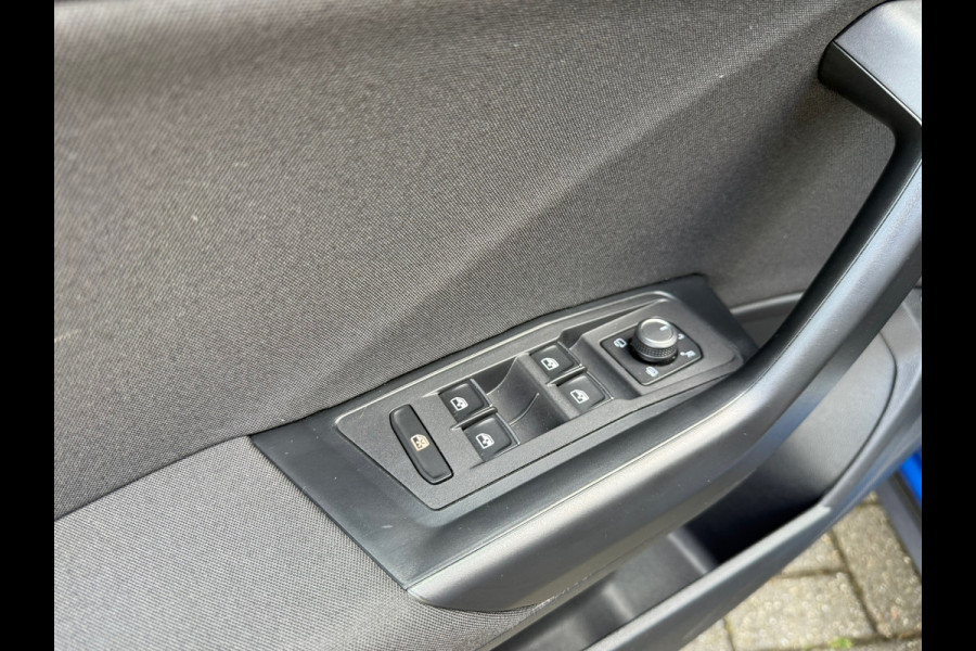 Volkswagen T-Roc 1.5 TSI Sport Business R - Automaat - Pano/schuifdak - Beats - Navi - Afn.Trekhaak