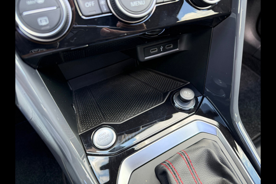 Volkswagen T-Roc 1.5 TSI Sport Business R - Automaat - Pano/schuifdak - Beats - Navi - Afn.Trekhaak