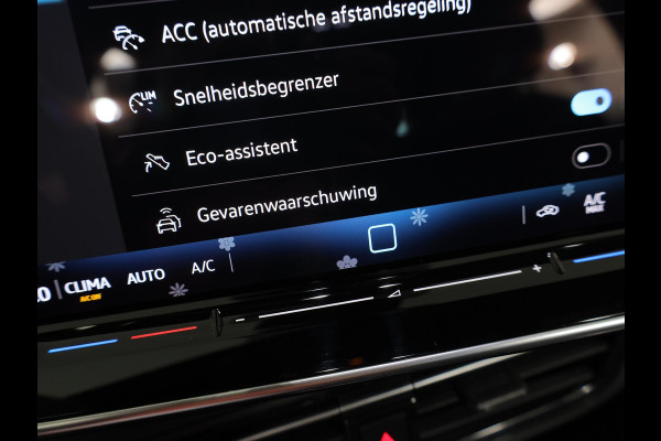 Volkswagen ID.3 Pure Oranje Edition 52 kWh 170 pk | SOH 100% | Navigatie via App | Parkeersensoren | Adaptieve cruise control | LED koplampen |